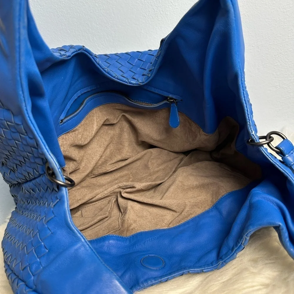💯 Authentic. Bottega Veneta Leather Handbag🍀